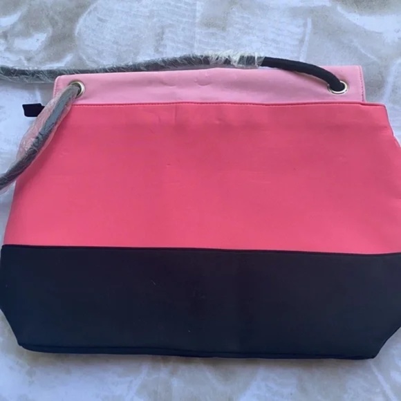 VICTORIAS SECRET | Pink & Black Cooler - Picture 5 of 7
